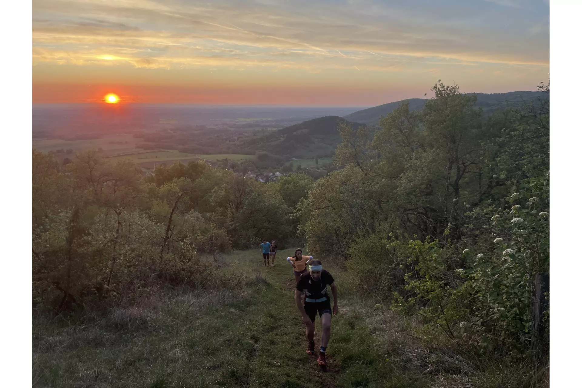 Trail sous le soleil couchant